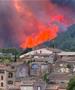 Шумски пожар на француската Ривиера се заканува да го зафати куќите (ВИДЕО)