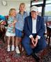 Ерик Трамп објави фотографија од својот татко, луѓето мислат дека е вештачка интелигенција
