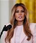 Меланија се појави во јавноста, прв пат по сторијата за Трамп и убавата блондинка: Слушнав дека ме баравте (ВИДЕО)