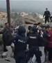 Хаос во Сеута- мигрантите ја нападнаа шпанската полиција, ангажирана е и војската- има повредени (ВИДЕО)