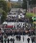 Конфликт во Северна Ирска: Протестантите дојдоа во католички град за да одржат парада, 2.000 луѓе блокираа улици (ВИДЕО)