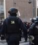 Маскиран демонстрант запалил лице на жена, протетсите во Франција надвор од контрола