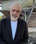 Еди Рама застана пред запалениот колеџ и испрати остра порака поради протестите во Тирана (ВИДЕО)