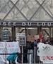 Студентите го блокираа Лувр во Париз- над 2.300 приведени демонстранти низ Франција (ВИДЕО)