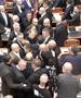 Хаос во Албанија: Тепачките од улиците се префрлија во парламентот- се степаа пратениците (ВИДЕО)