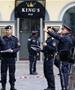 Филмски грабеж во центарот на Виена: Со џип упаднале во луксузна златарница, украле скапоцен накит и избегале