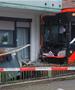 Ужасна несреќа во Германија: Училиштен автобус премина преку кружен тек и удри во ѕид од куќа