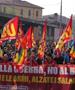 Тензично во Италија: Горат гуми во Џенова, во Торино фрлаат јајца врз полицијата (ВИДЕО)
