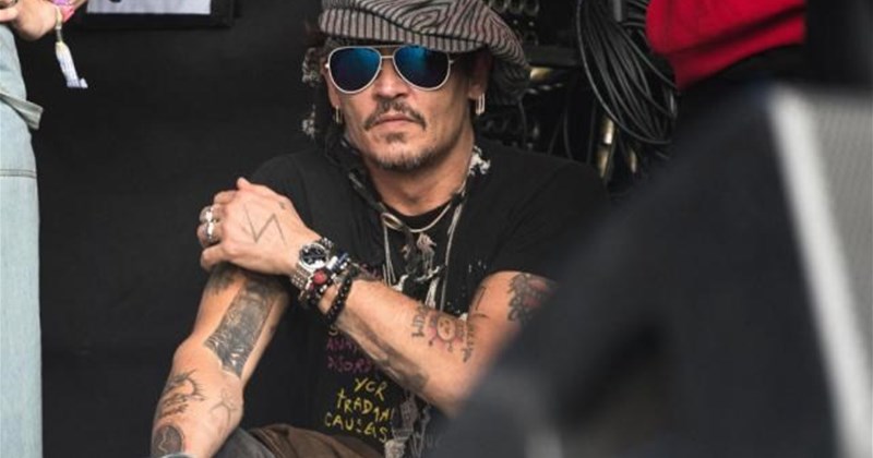 Џони Деп, мртов пијан претепал менаџер 