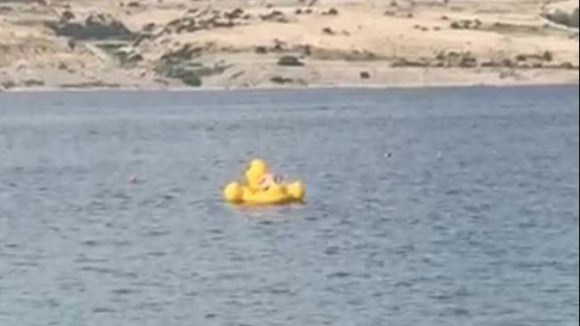 Хрватска во шок: Жесток секс на жолта гумена  патка на Зрќе (видео 18+)