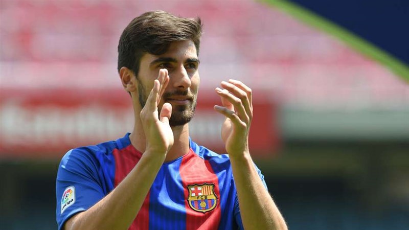 Барселона отфрлила четири понуди за Андре Гомеш