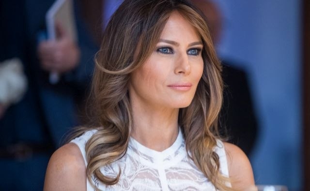 Прв пат во вакво издание – Меланија Трамп во проѕирен фустан