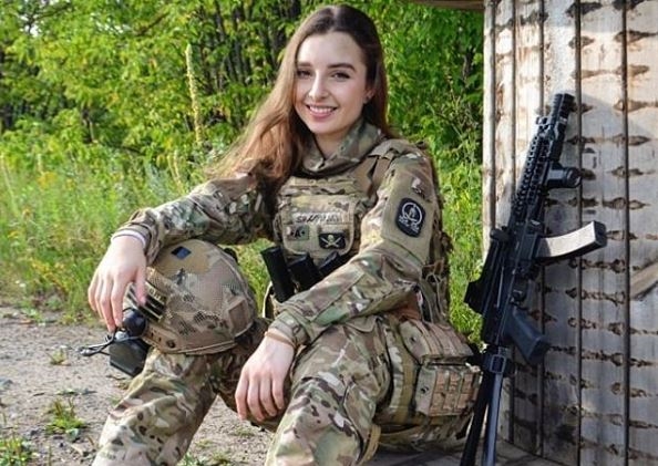 Најубавата жена во униформа на светот живе во Русија се вика Елена (фото)