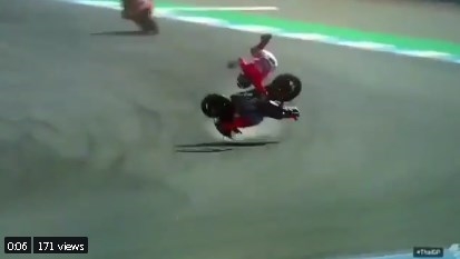 Видео: Лоренцо пренесен в болница по тешката несреќа