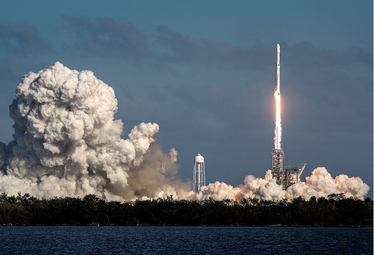 SpaceX наскоро ќе превезува астронаути во вселената