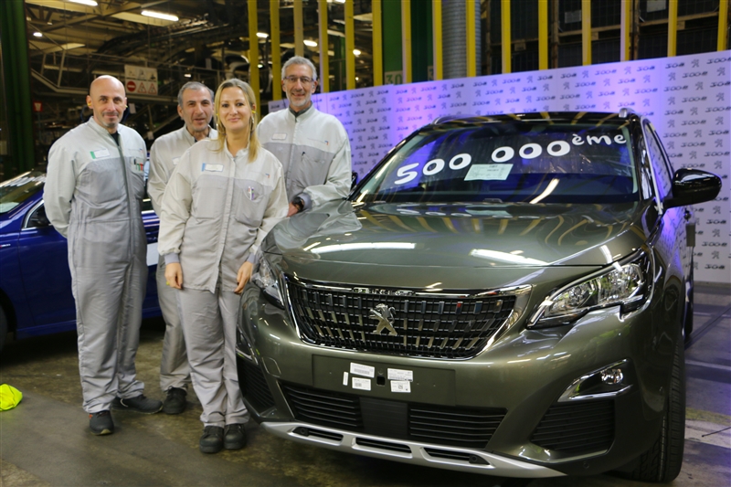 Peugeot слави производсво на 500,000 примероци од Peugeot 3008 SUV и 1,000,000 примероци од Peugeot 308