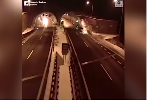 Видео: Спектакуларно слетување на автомобил во тунел, за среќа без жртви