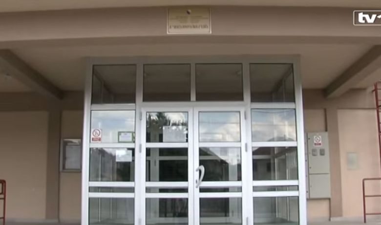 Директор на основно училиште казнет на осум години затвор , поради секс со ученичка