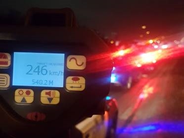 Канадски тинејџер возел Ауди со 246 км/час , полицијата драстично го казнила (ВИДЕО)