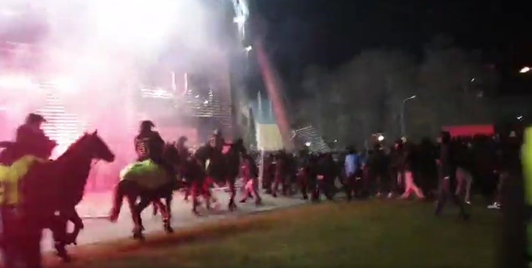 Навивачите на Динамо се судрија со чешката полиција во Плзен- има повредени (ВИДЕО)