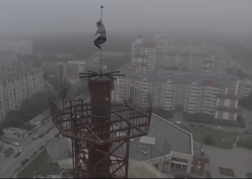 Видео: Танц околу шипка на врв на облакодер!!