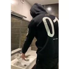 Децата на Руските богаташи се натпреваруваат во уништување пари (ВИДЕО)