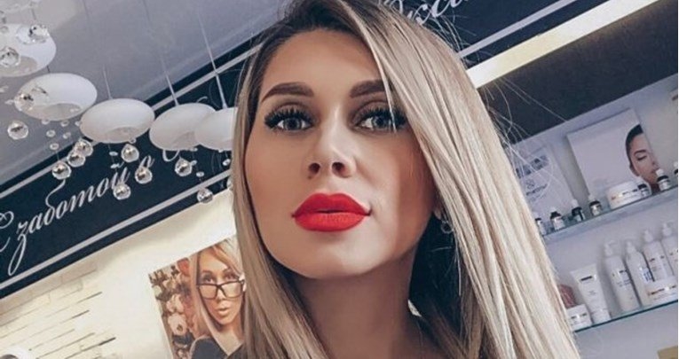 Свештеник исфрлен од црквата зашто жена му победила на избор на Мис на сексуалноста (ВИДЕО)