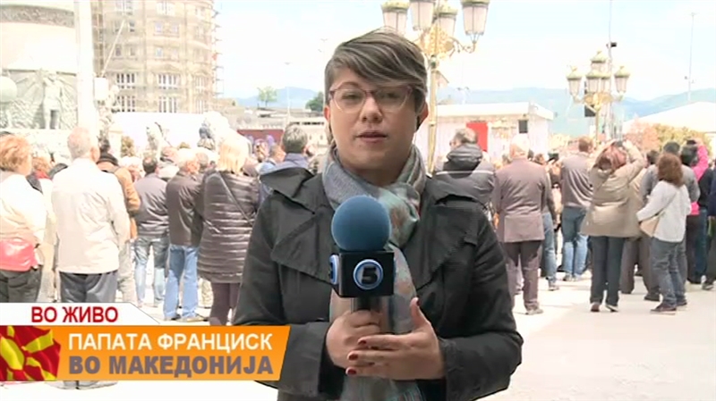 Илјадници верници ги слушнаа пораките на  Папата на плоштадот Македонија