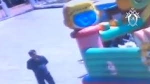 Четири деца се во кома кога одлета замокот на надувување (ВИДЕО)