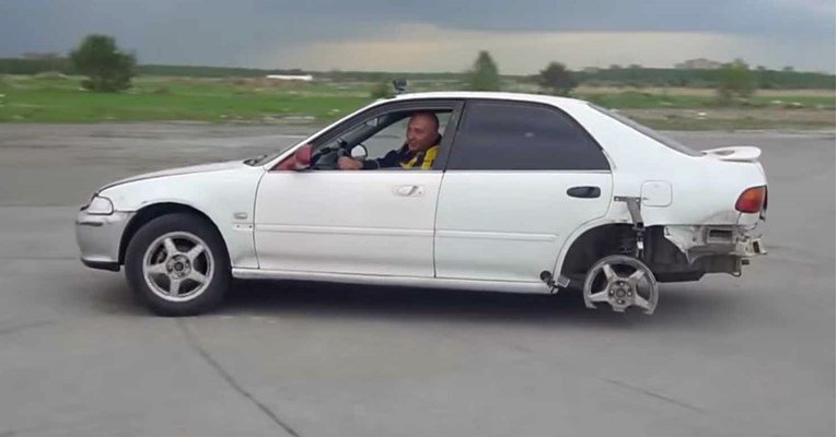 Што се случува со автомобил ако се вози со дигната рачна кочница? (ВИДЕО)