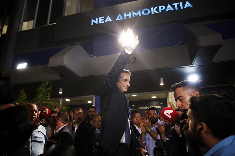 Убедлива победа на Мицотакис во Грција