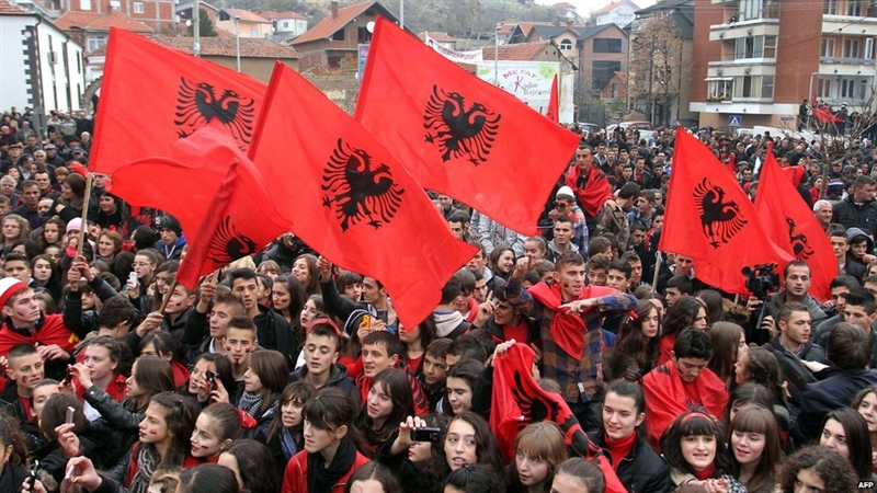 Албанија ќе дава државјанство и пасош за сите Албанци по род