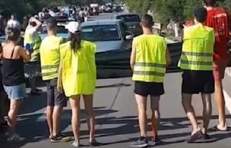 Француските туристи со „жолти елеци“ протестираа против албанските возачи