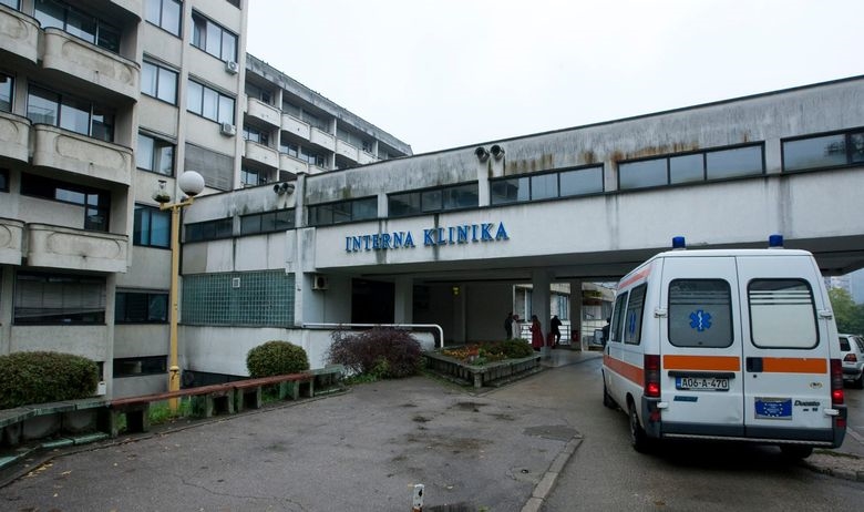 Масовно труење во Тузла – над 70 се затруле од кебапи и сендвичи