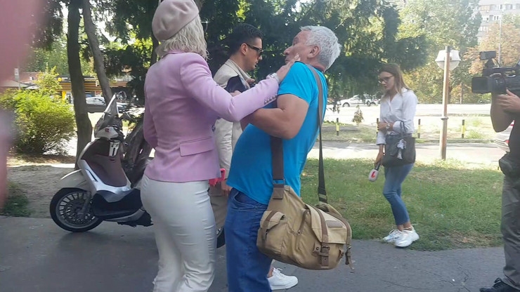 ,,Губи се од тука” : Карлеуша пред судот го турна фотографот и ги обвини медиумите за атентат (ВИДЕО)