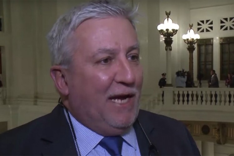 Сенаторот од Пенсилванија Макл Фолмер уапсен поради обвинение  за детска порнографија