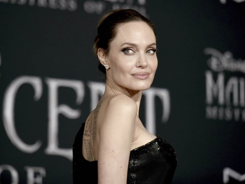 Фото: Анџелина Џоли со децата на филмска премиера