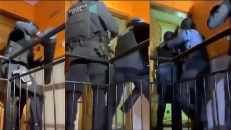 Светот им се смее на шпанските полицајци , кои не можат да отворат врата (ВИДЕО)