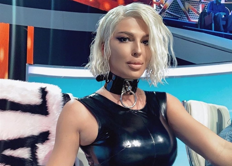 Фото: Јелена Карлеуша провоцира во тесен фустан