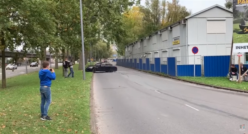 Скап Мерцедес со 500 КС заврши во дрво (ВИДЕО)