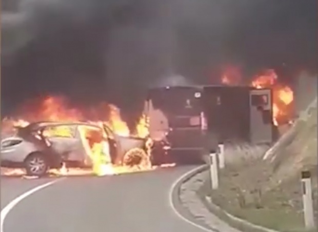 Филмски напад на Косово: Ограбено и запалено комбе полно со пари (ВИДЕО)