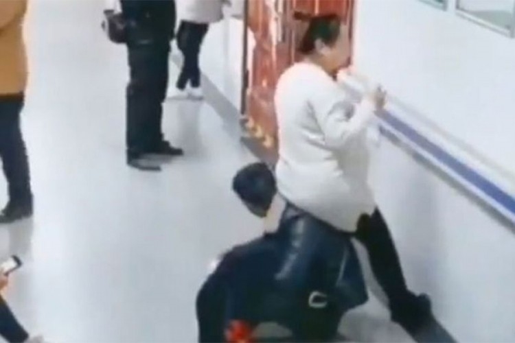 Видео: Тој е најдобриот сопруг на светот!!!