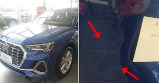 Татко на тригодишно девојче ќе плати илјадници евра , зашто ќеркичката си играла во салон на Ауди (ФОТО)