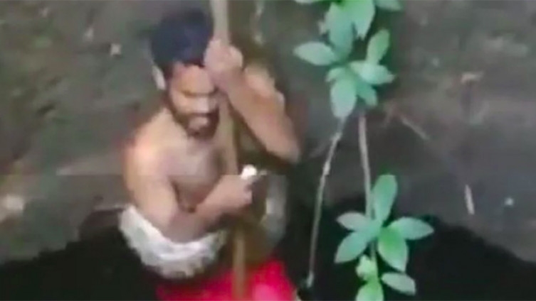 Видео: Маж си го ризикува животот за да спаси питон!!