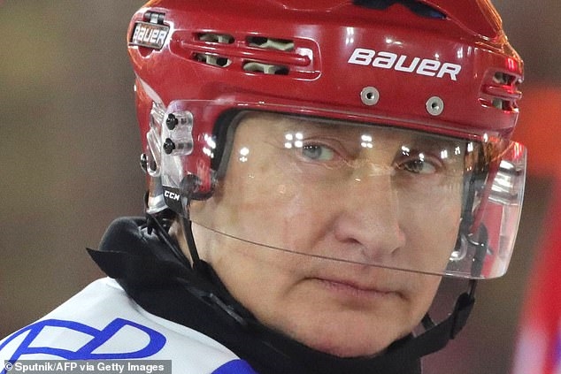 Путин одигра хокеарски натпревар со професионалци , познато е кој победи (ВИДЕО)