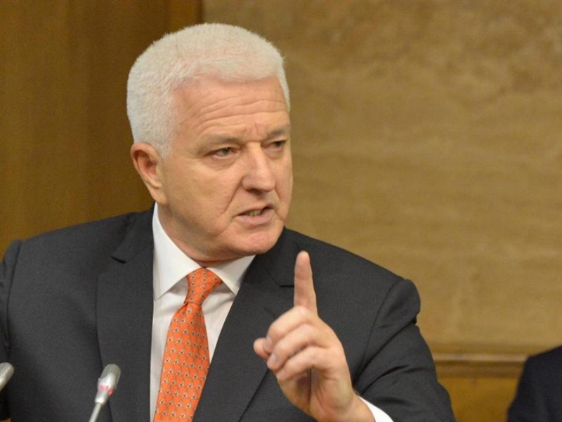 Црногорскиот премиер му се закани на митрополитот Амфилохие: Ова ви е последна опомена !