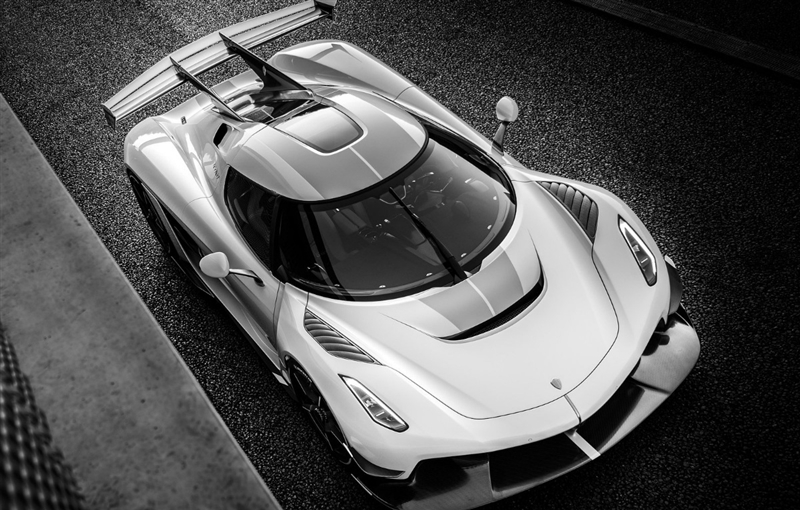 Koenigsegg сака да го порази Bugatti и да вози 500 km/h