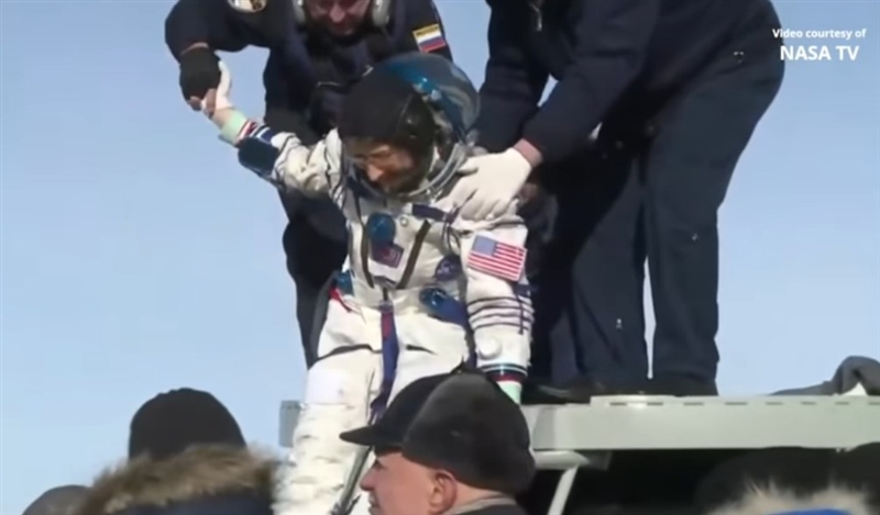 Видео: Американска астронаутка се врати по рекордни 328 дена во вселената