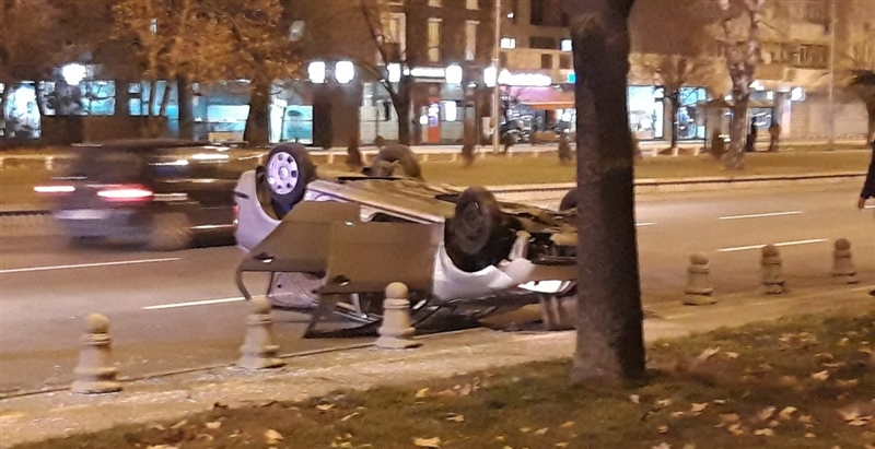 Се преврте возило во населбата Аеродром (ФОТО+ВИДЕО)