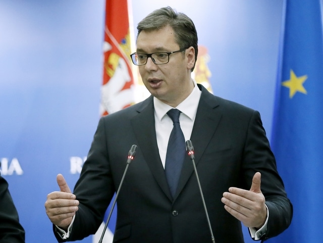 Вучиќ најави дека е подготвен да ја  затвори границата кон Македонија